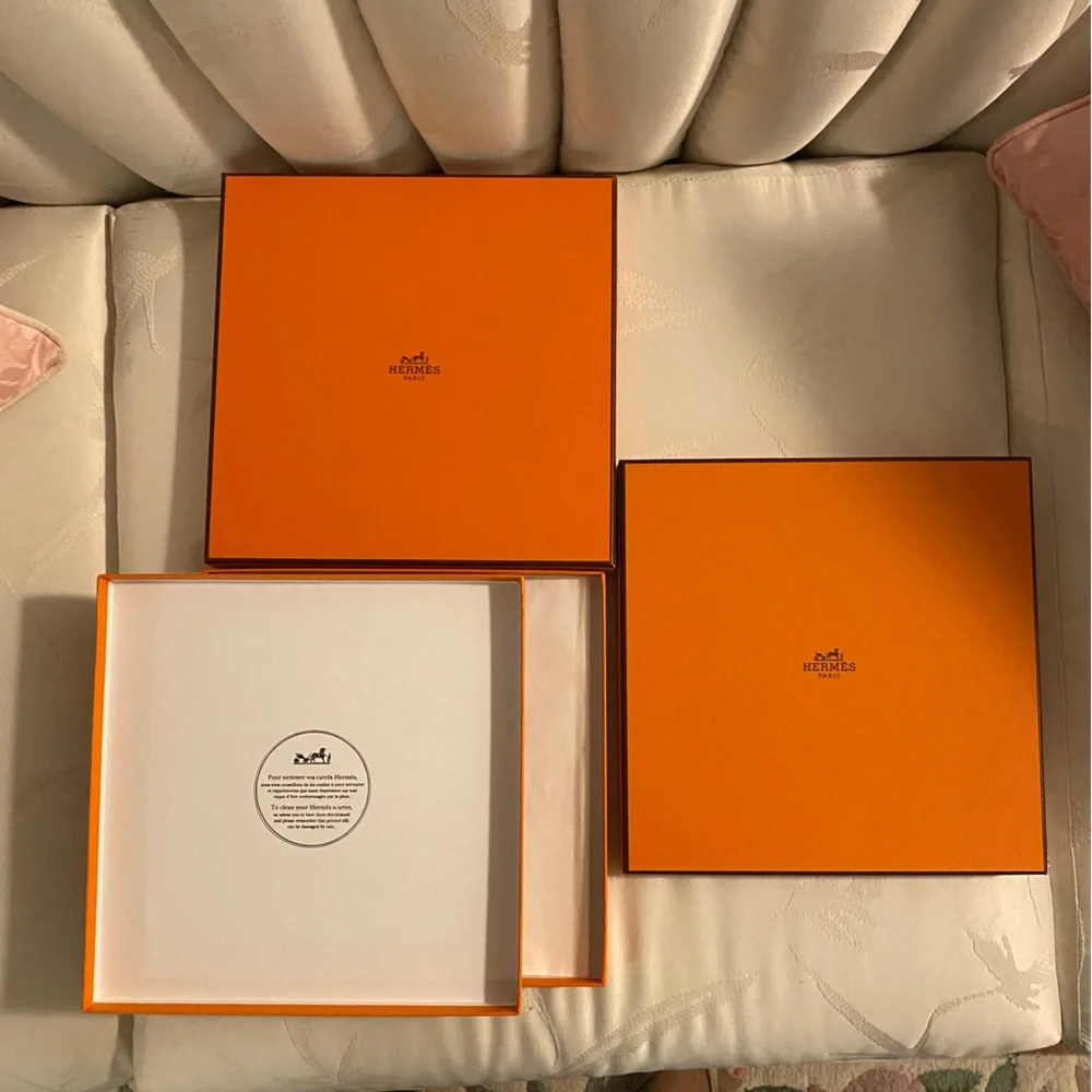 Hemes scarf boxes - Picture 1 of 5